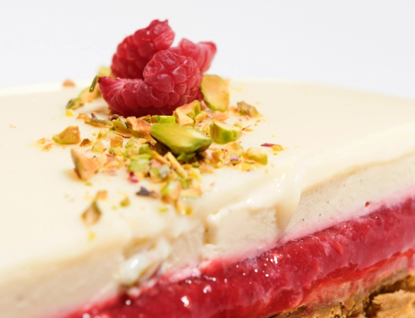 entremet vanille-framboise-pistache